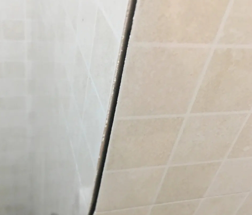 康定瓷砖空鼓维修公司分享阳台瓷砖脱落的修复过程可以分为以下几个步骤